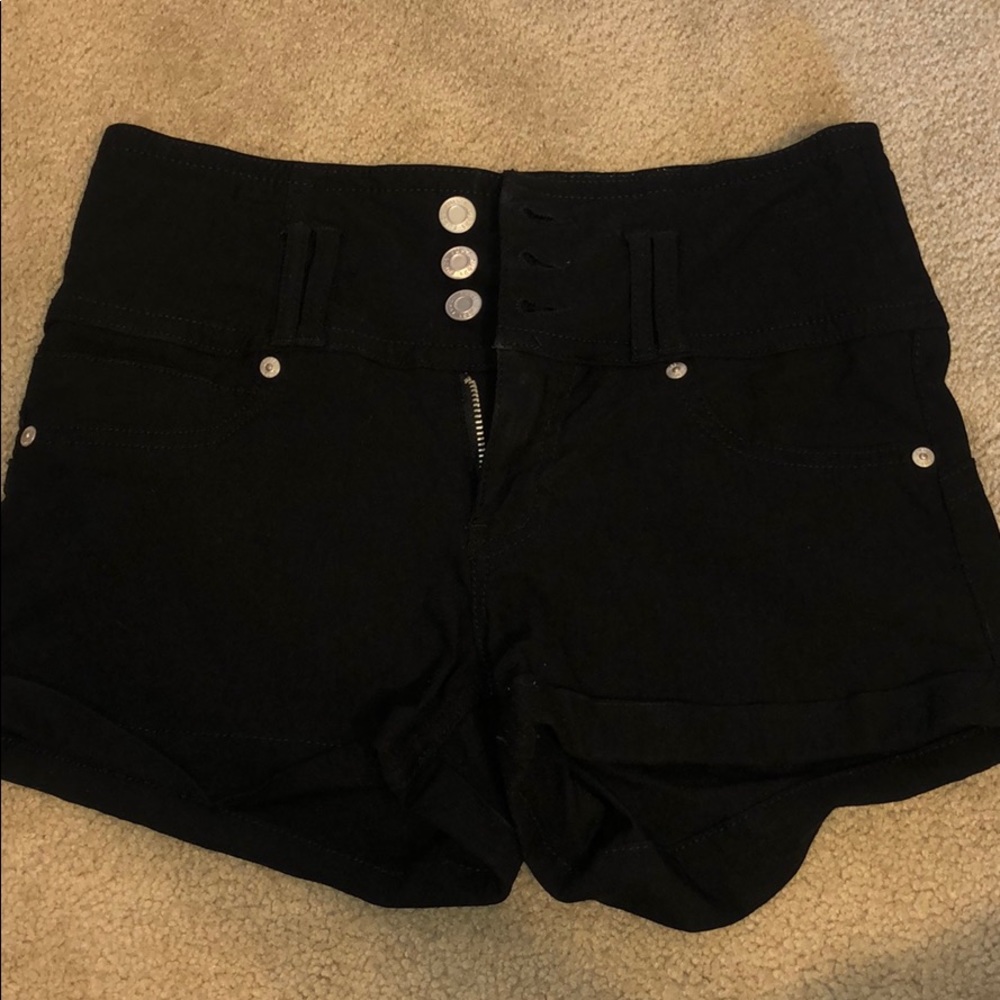 High waisted black (very) stretchy shorts!